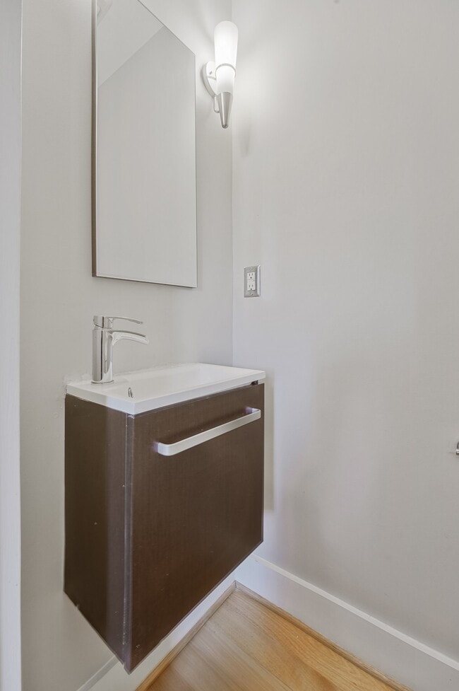 Building Photo - 1339 Riggs St NW