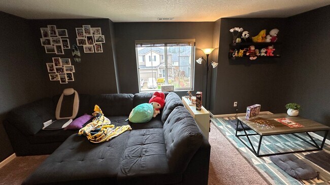 Building Photo - Gorgeous Corner lot 4 bed home! Happy Vall...