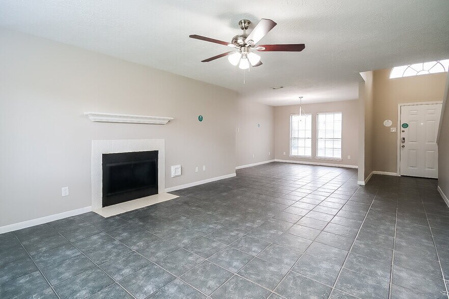 Building Photo - 28710 Sedgefield St