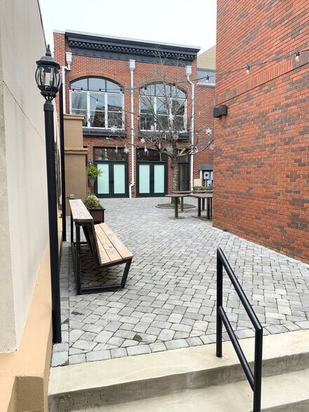 Entrance through courtyard - 151 W Main St
