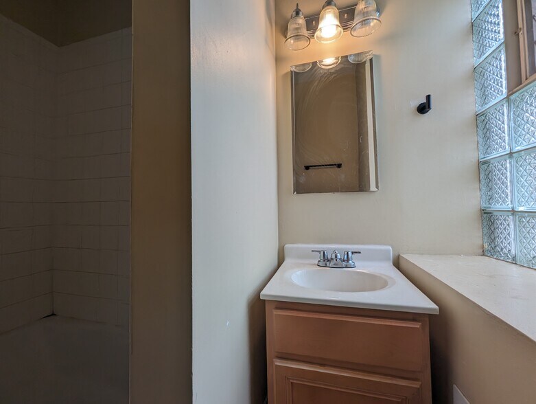 Building Photo - 2659 N Saint Louis Ave