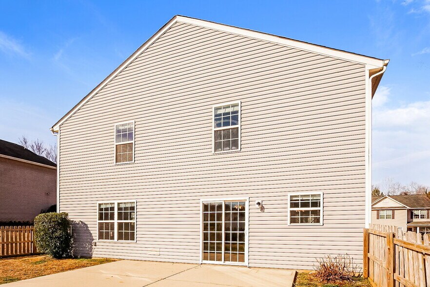 Building Photo - 1418 River Run Rd