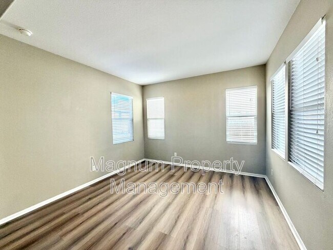 Building Photo - 29751 Maxmillian Ave