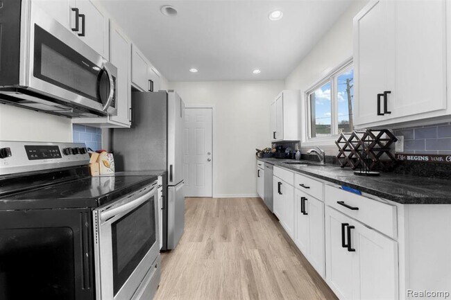 Building Photo - 1936 Atkinson St