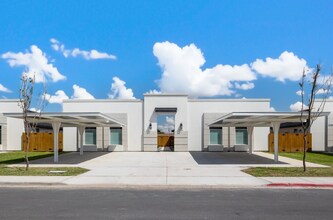 Building Photo - 901 Sugar Gdn Dr