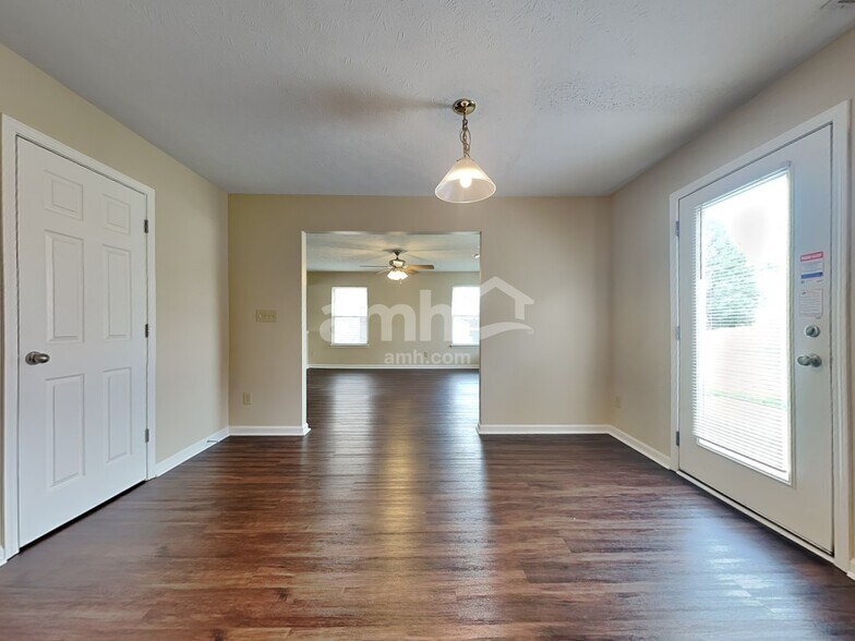 Building Photo - 10660 Brighton Knoll Pky N