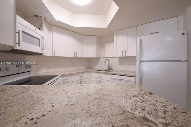 Building Photo - 8215 Lake Dr