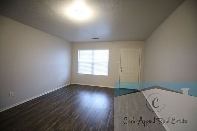 Building Photo - Move in special $900!! Beautiful 3 bed / 2 bath home with fenced back yard - Nettleton!!