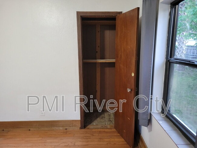 Building Photo - 2916 Rainbow Rd