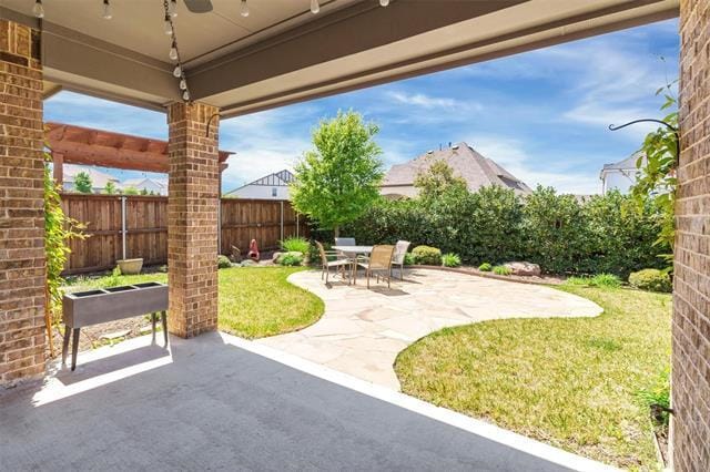 Building Photo - 1928 Crested Ridge Rd