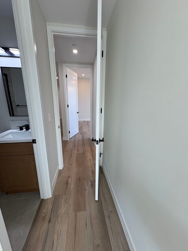 Building Photo - 260 Donax Ave