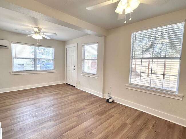 Building Photo - Flats at Riverside Park