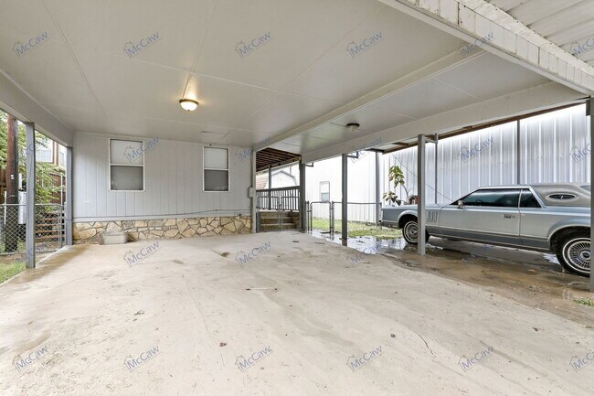 Building Photo - 6516 Blue Water Ct