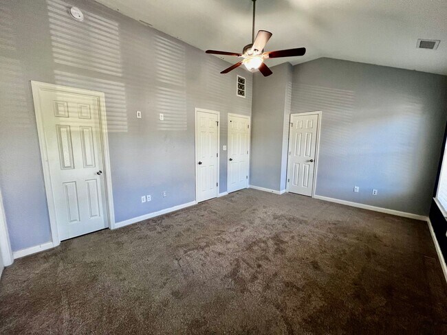 Building Photo - Tri-Level Condo – Pets Welcome, Washer & D...