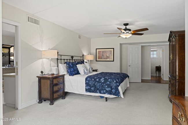 Building Photo - 6131 E Naumann Dr