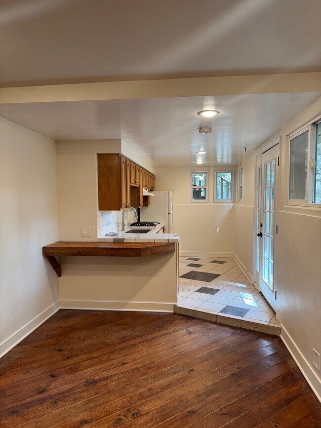 Building Photo - 1440 Old Topanga Canyon Rd