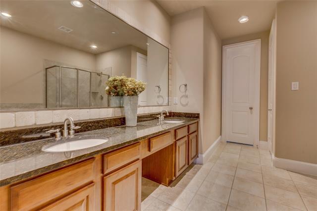 Building Photo - 634 Arbol