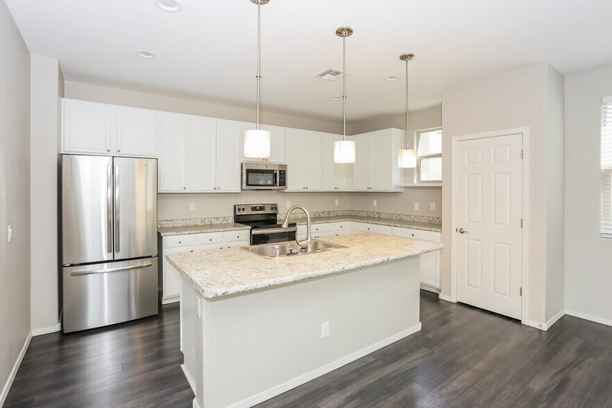 Building Photo - 16417 W Latham St