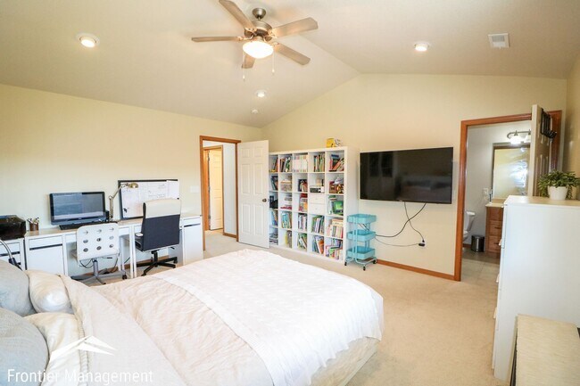Building Photo - 416 Stone Grove Dr