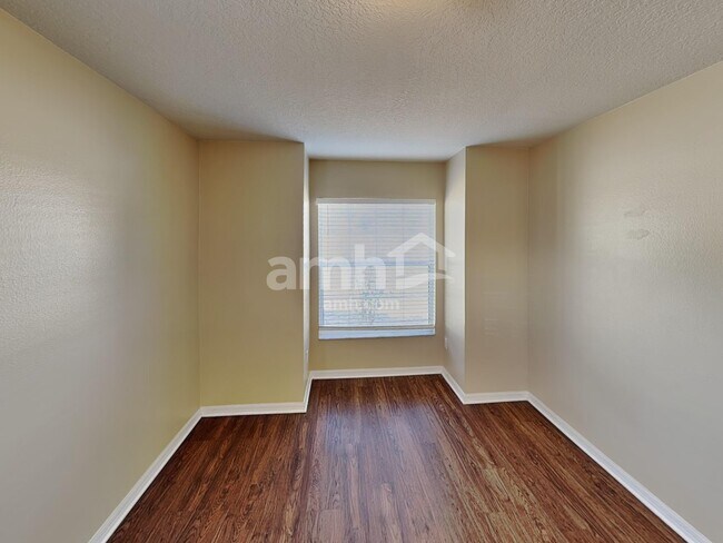 Building Photo - 831 Shore Breeze Way