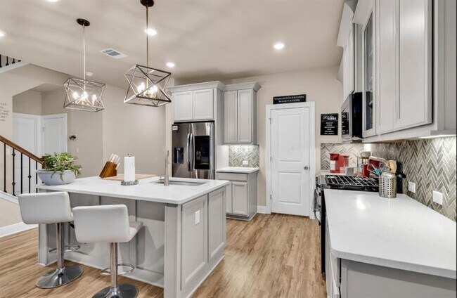 Building Photo - 129 Birkshire Dr
