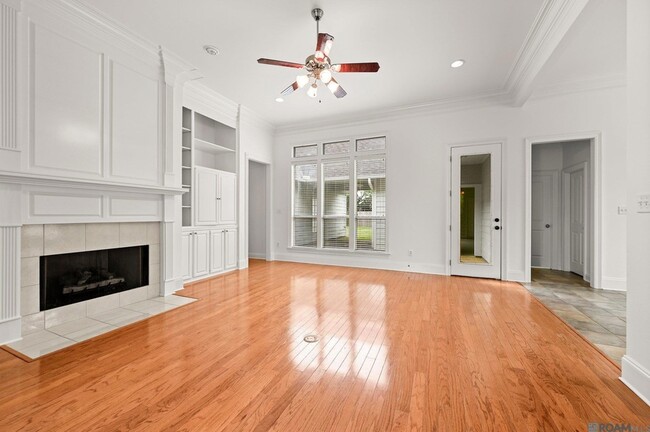 Building Photo - 10638 Hillmont Ave