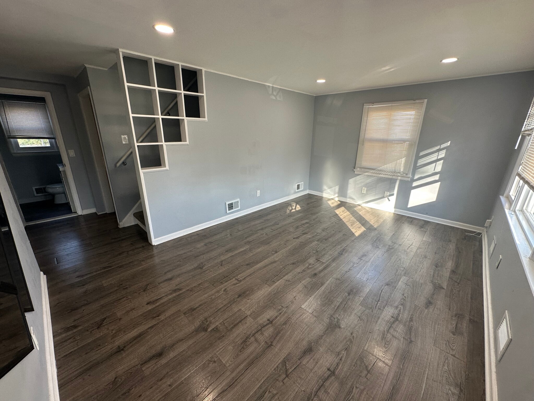 Building Photo - 565 Hunter Ave