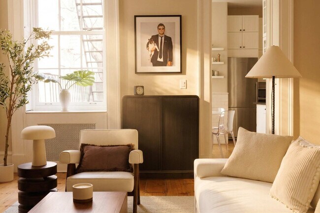 Building Photo - 3 E 9th St