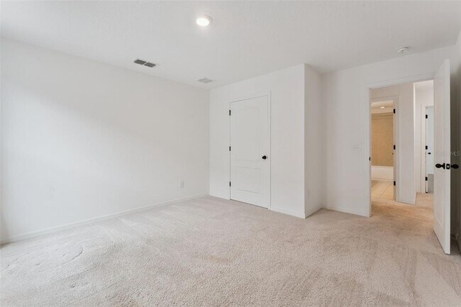 Building Photo - 756 Steerview St