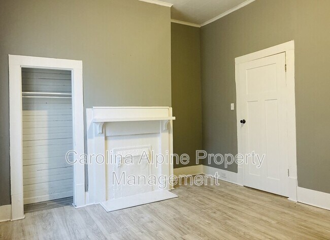 Building Photo - 910 Walnut St