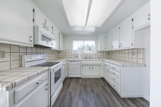 Building Photo - 7416 Hachita Ct
