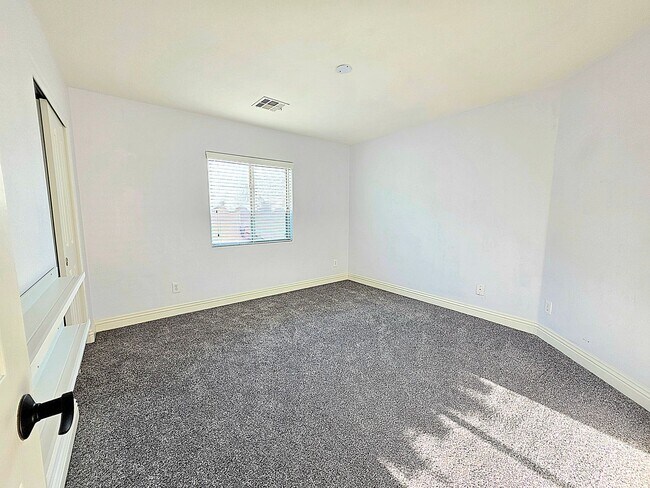 Building Photo - Three-bedroom Single Family