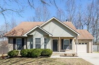 Building Photo - 2025 Skyline Dr