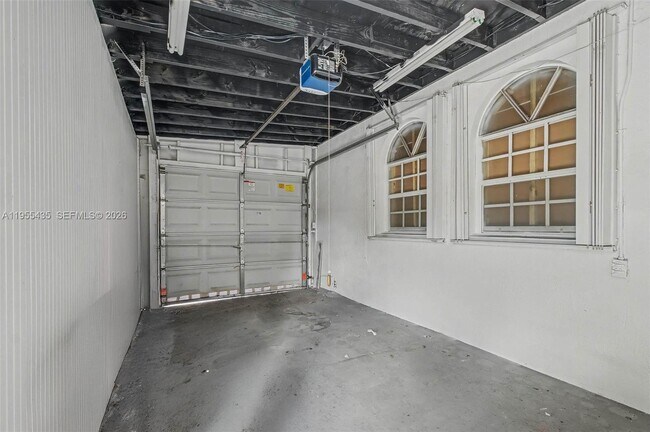 Building Photo - 5936 SW 29th St