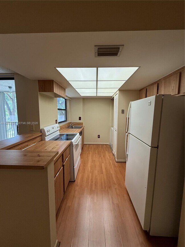 Building Photo - 6800 Cypress Rd