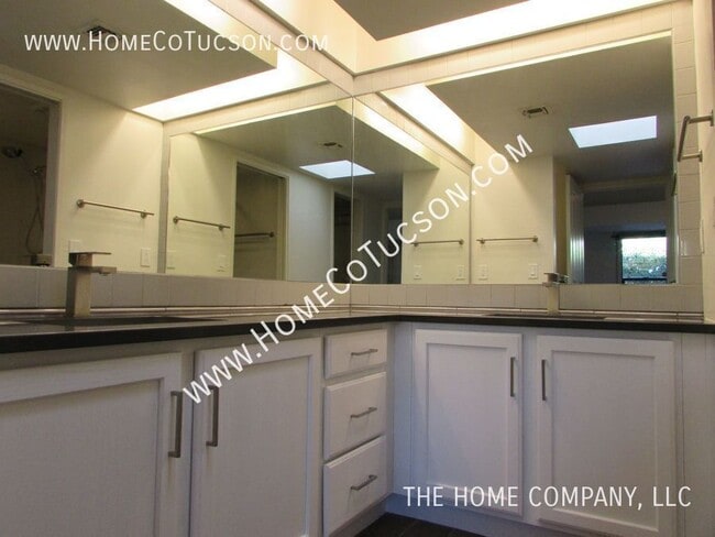 Building Photo - 3668 N Royal Prince Ct