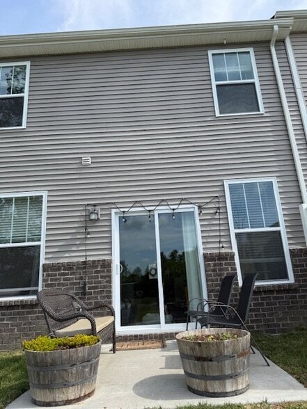 Building Photo - 639 Birdie Dr