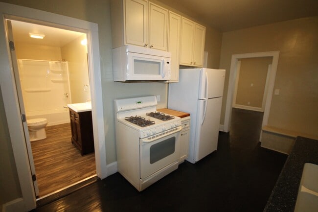 Building Photo - 27 E Duncan St