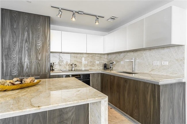 Building Photo - 3131 NE 7th Ave