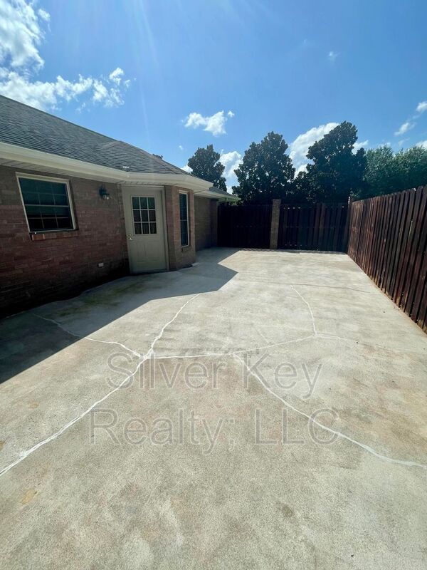 Building Photo - 127 Butler Dr