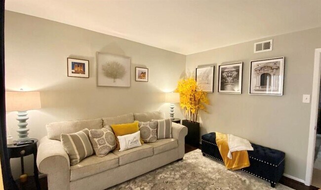 Building Photo - 8521 Hearth Dr