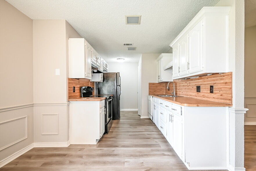 Building Photo - 1311 Mallard Dr