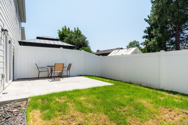 Building Photo - 5706 W 1st Pl