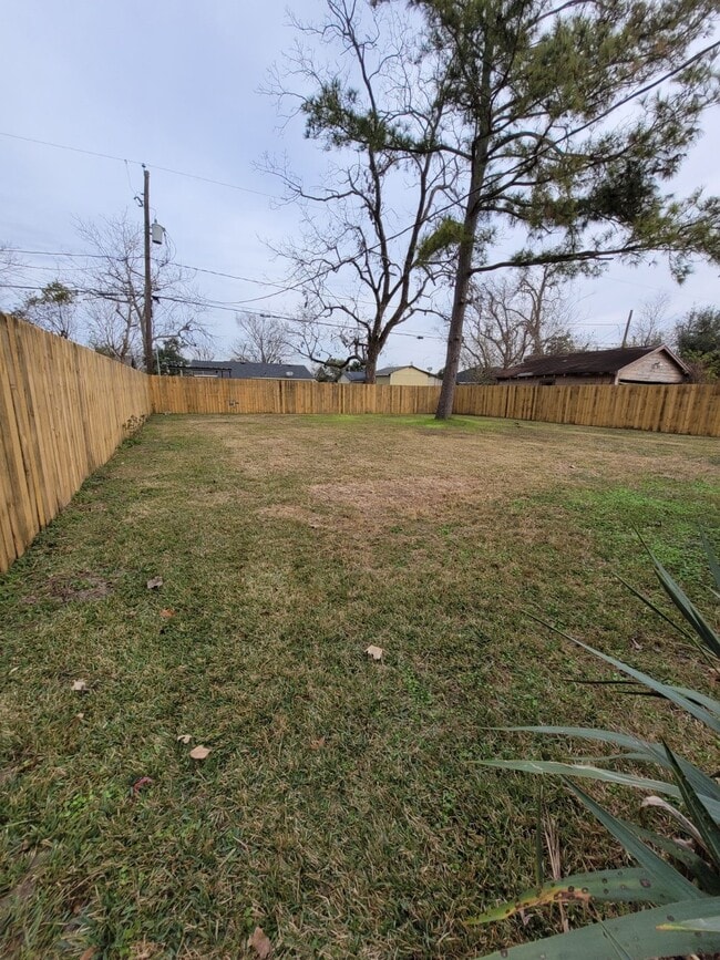 Building Photo - 7617 Delavan Dr