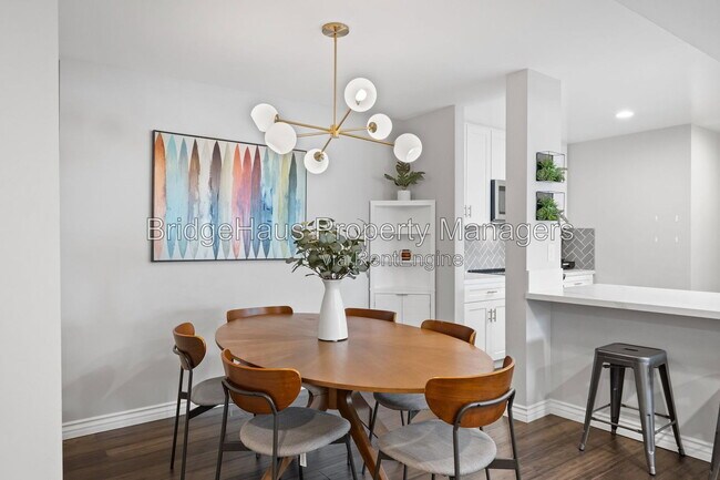 Building Photo - 2607 Pirineos Way