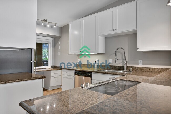 Building Photo - Downtown Bellevue Living | 2BR Condo with Storage & Balcony