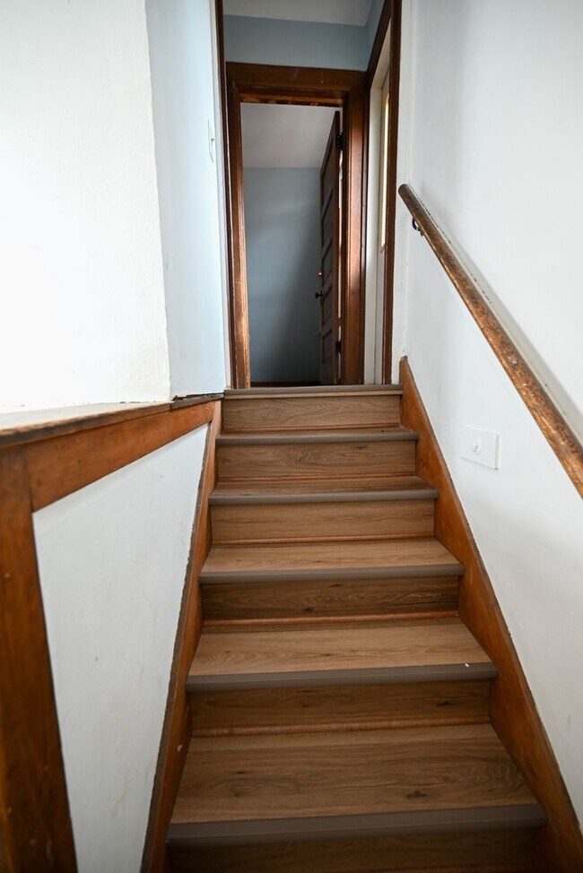 Building Photo - 405-407 W Main St - Duplex