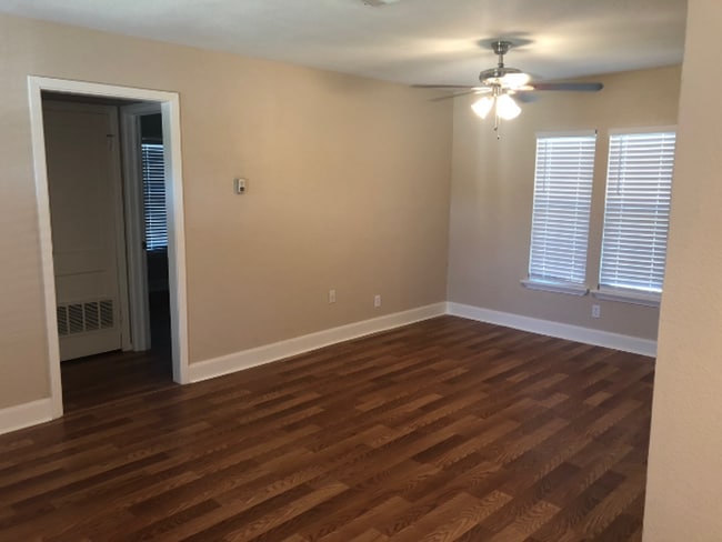 Building Photo - 10563 Dawn Dr