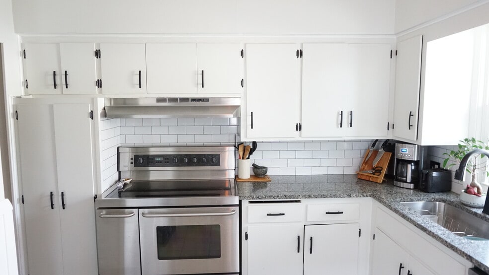 Kitchen - 324 N 70th St
