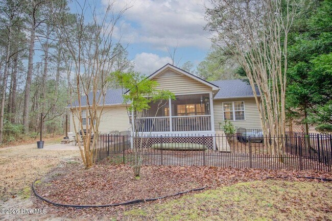 Building Photo - 681 Ginesing Dr